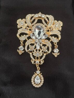 Free if bundle from 20$ Gold Clear Crystal Statement Brooch